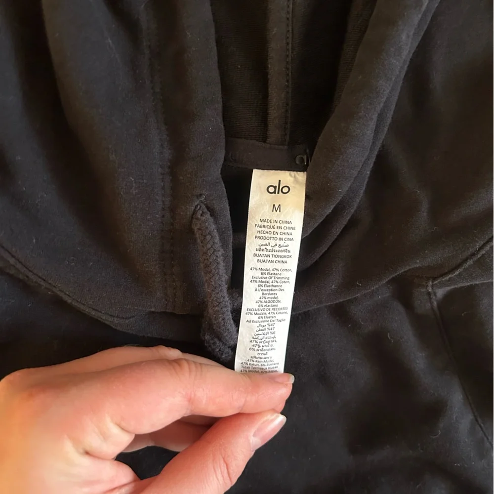 ALO Yoga Black Hoodie - Picture 2 of 3